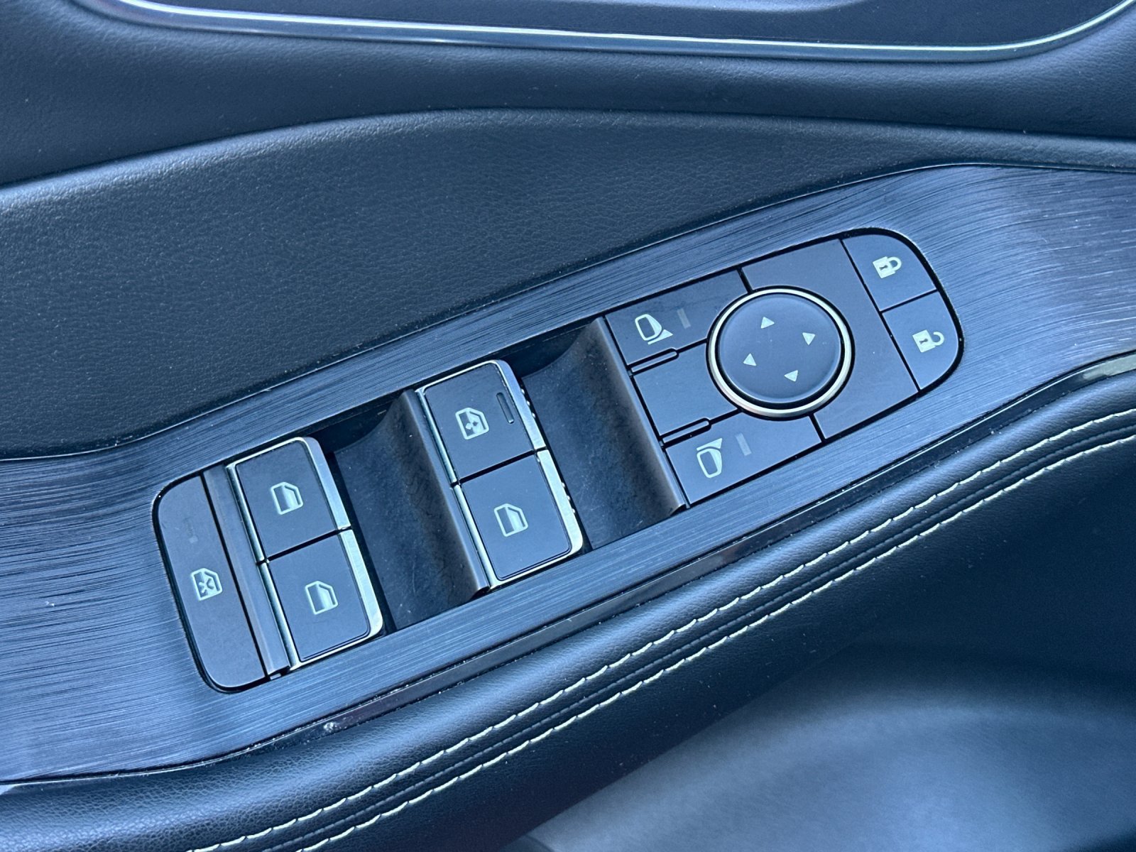 Used 2021 Nissan Rogue SL w/ Premium Package FWD image 11