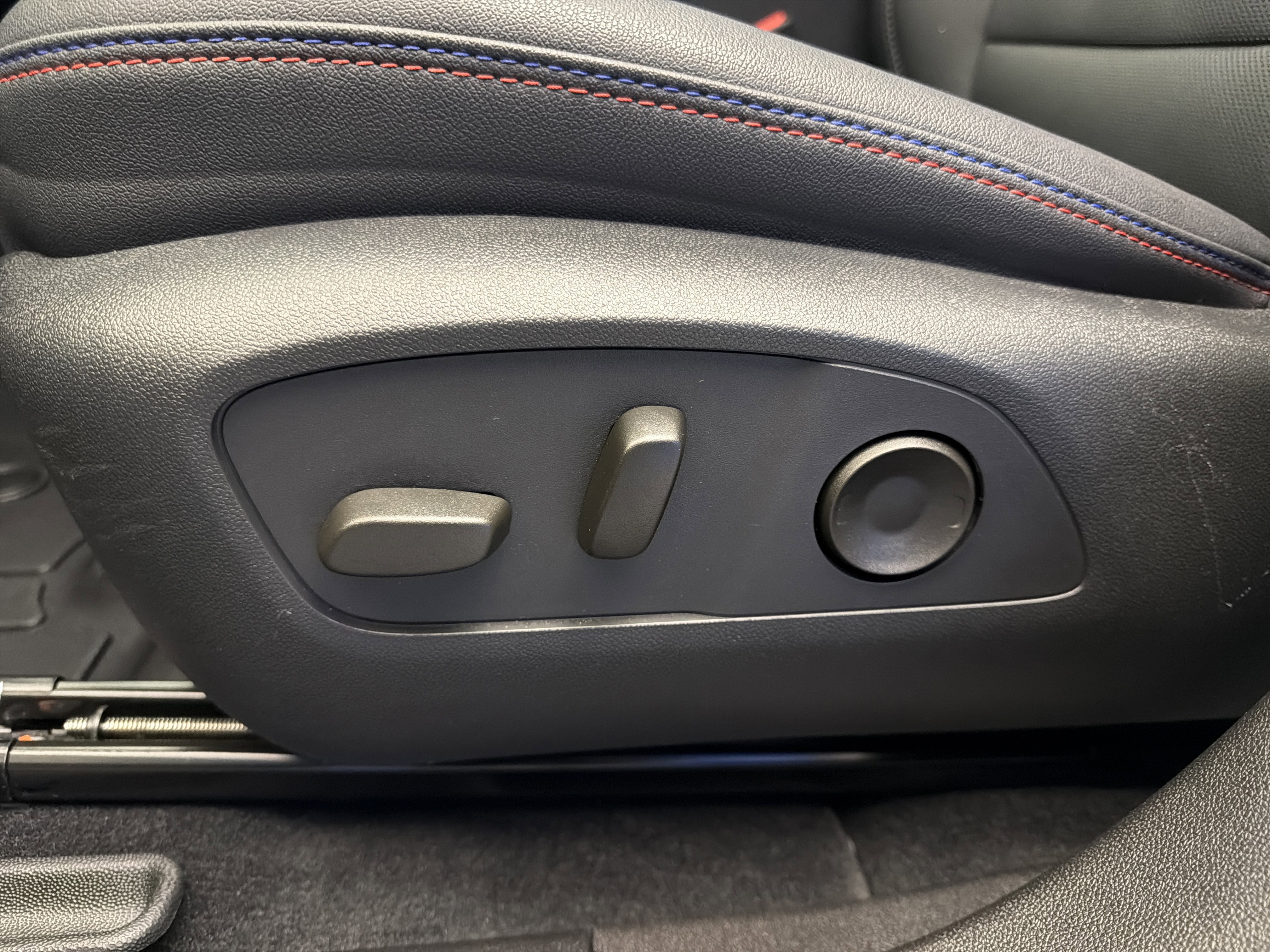 Used 2025 Chevrolet Equinox EV RS w/ Convenience Package II FWD image 12