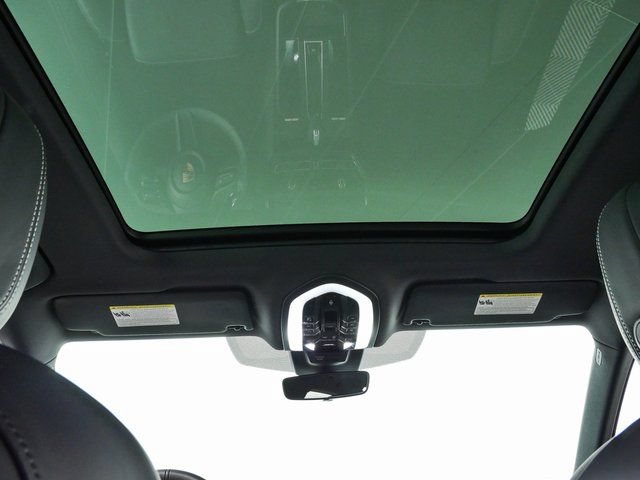 Certified 2023 Porsche Macan Turbo AWD/4WD image 21