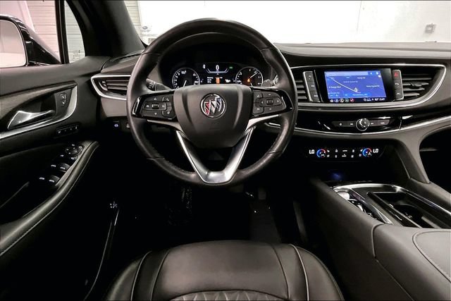 Used 2022 Buick Enclave Avenir w/ Avenir Technology Package AWD/4WD image 6