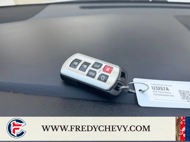 Used 2019 Toyota Sienna Limited Premium w/ Carpet Mat Package FWD image 26