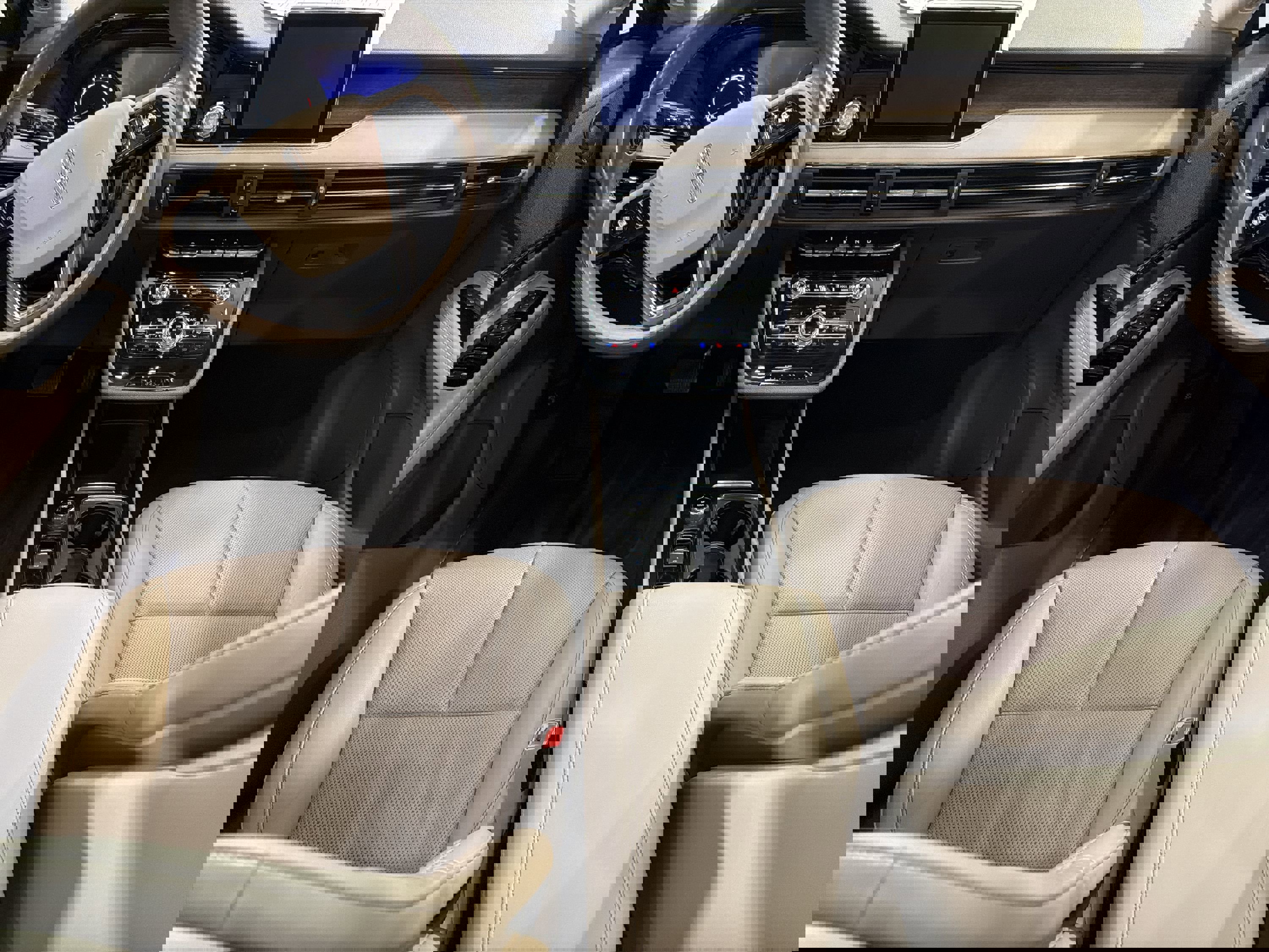 Used 2020 Lincoln Corsair Reserve w/ Elements Package FWD image 22