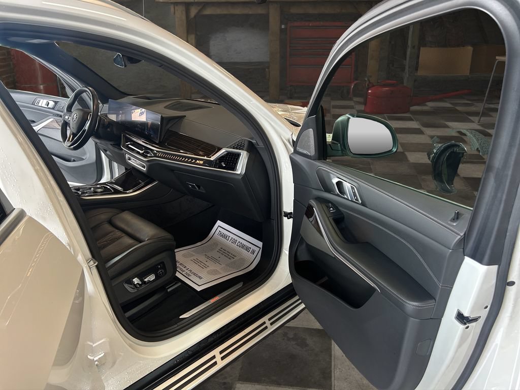 Used 2025 BMW X5 xDrive50e AWD/4WD image 17