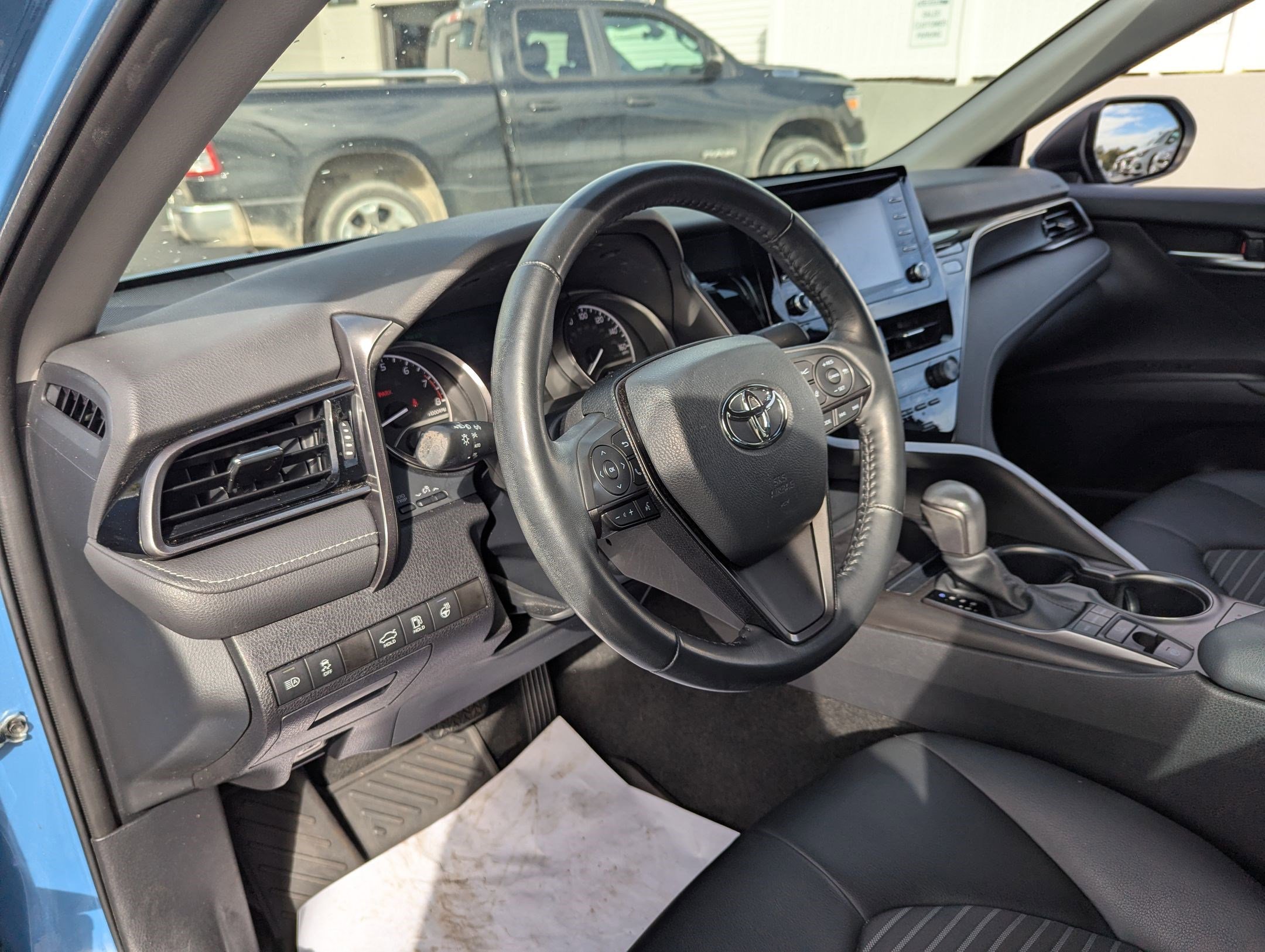 Used 2023 Toyota Camry SE image 7