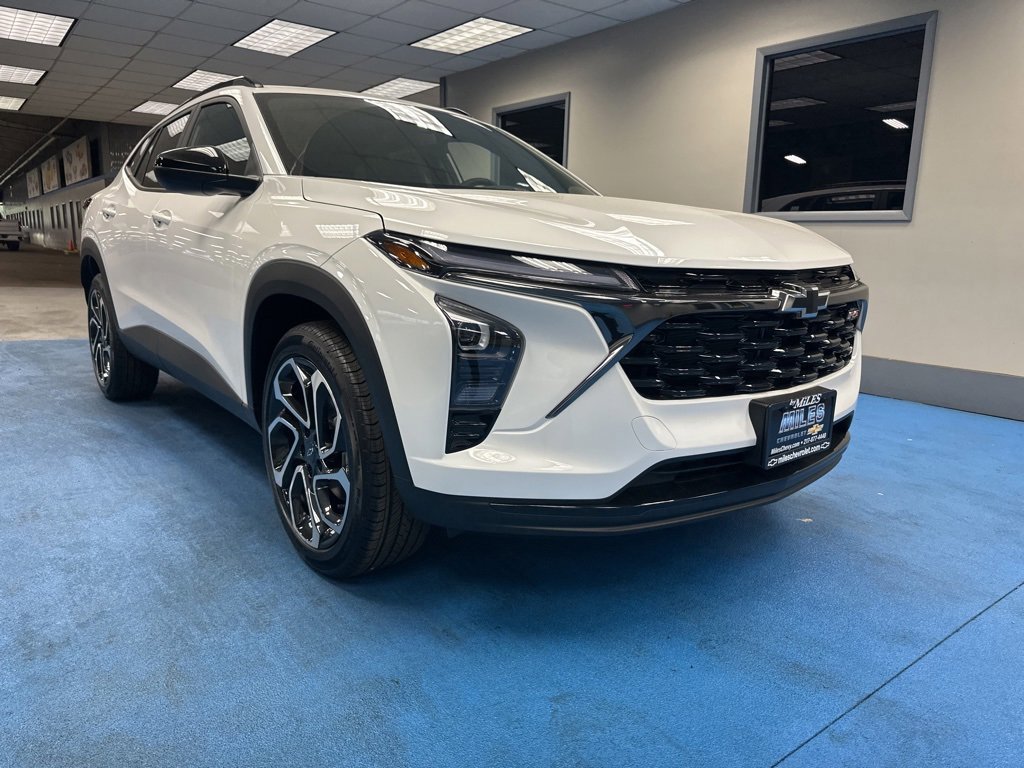 New 2025 Chevrolet Trax RS w/ Sunroof Package