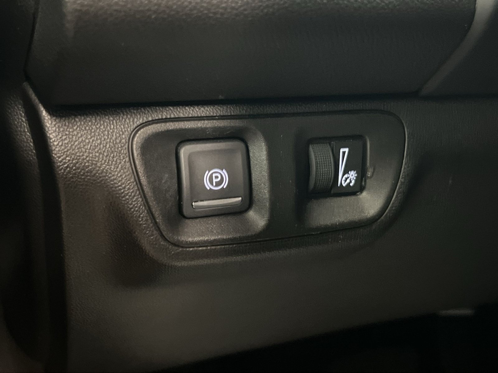 Used 2021 GMC Acadia SLE w/ Driver Convenience Package FWD image 27