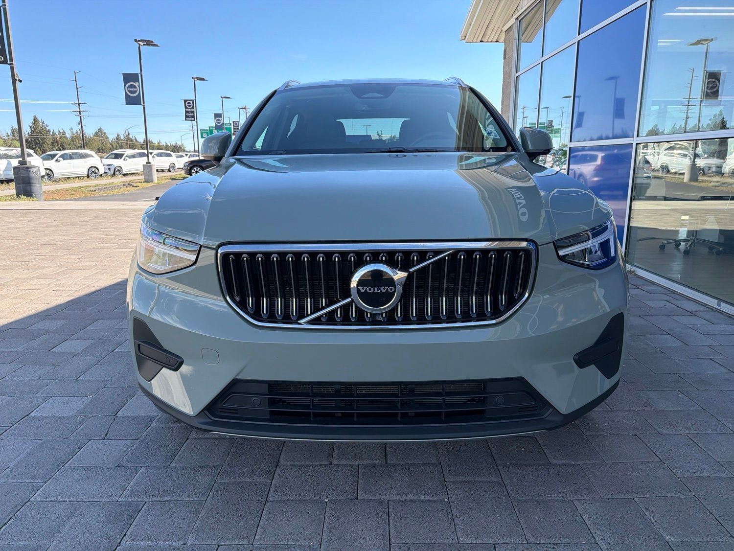 Used 2025 Volvo XC40 B5 Core AWD/4WD image 3