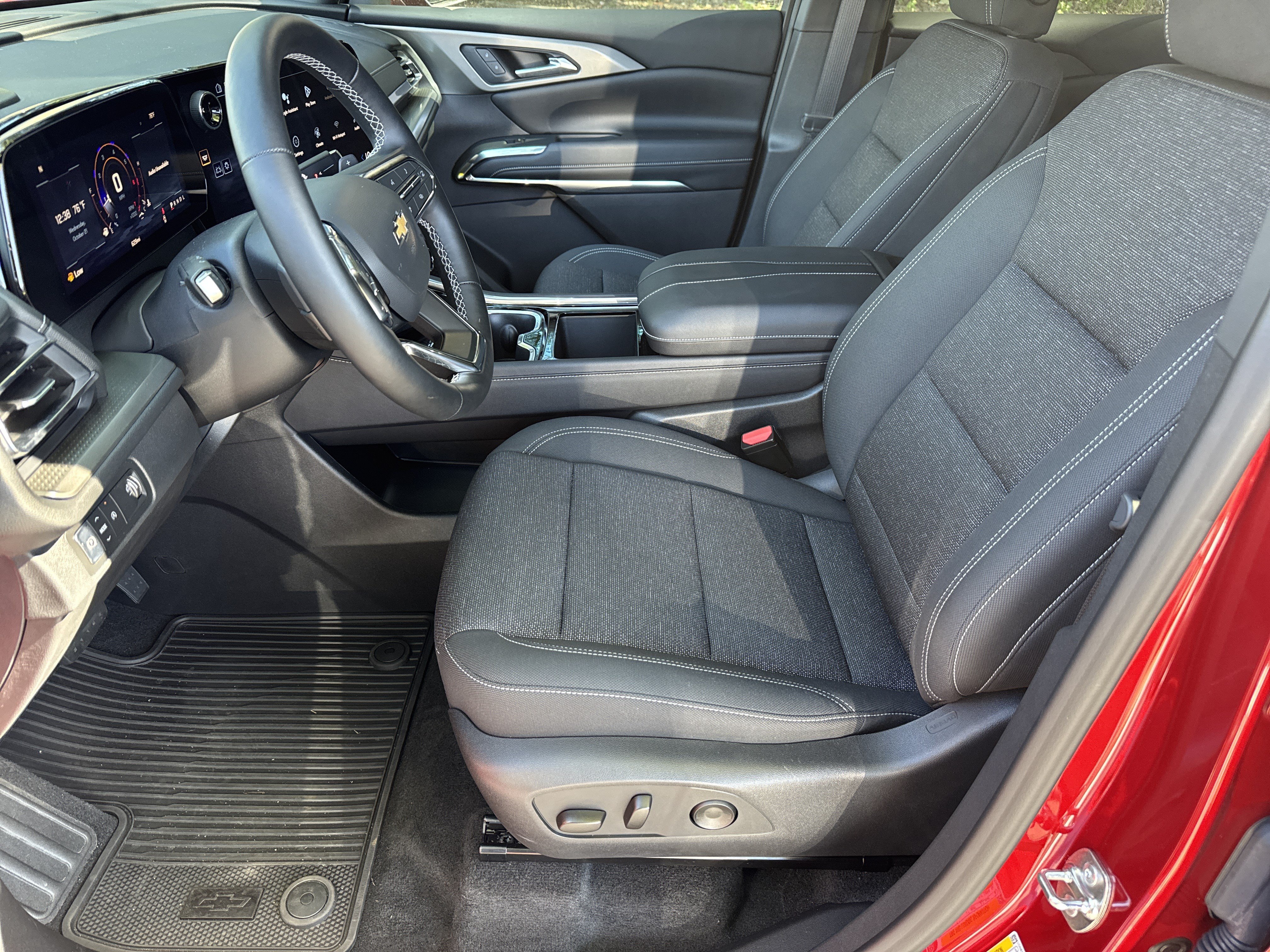 New 2026 Chevrolet Traverse LT FWD image 9