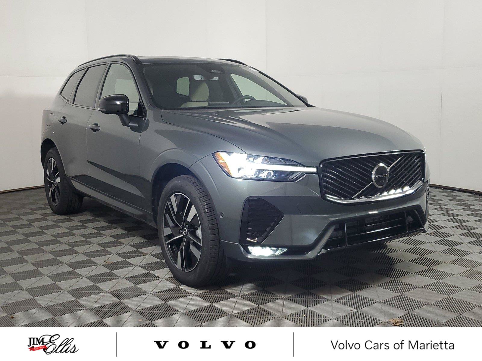 New 2027 Volvo XC60 B5 Plus AWD/4WD image 1