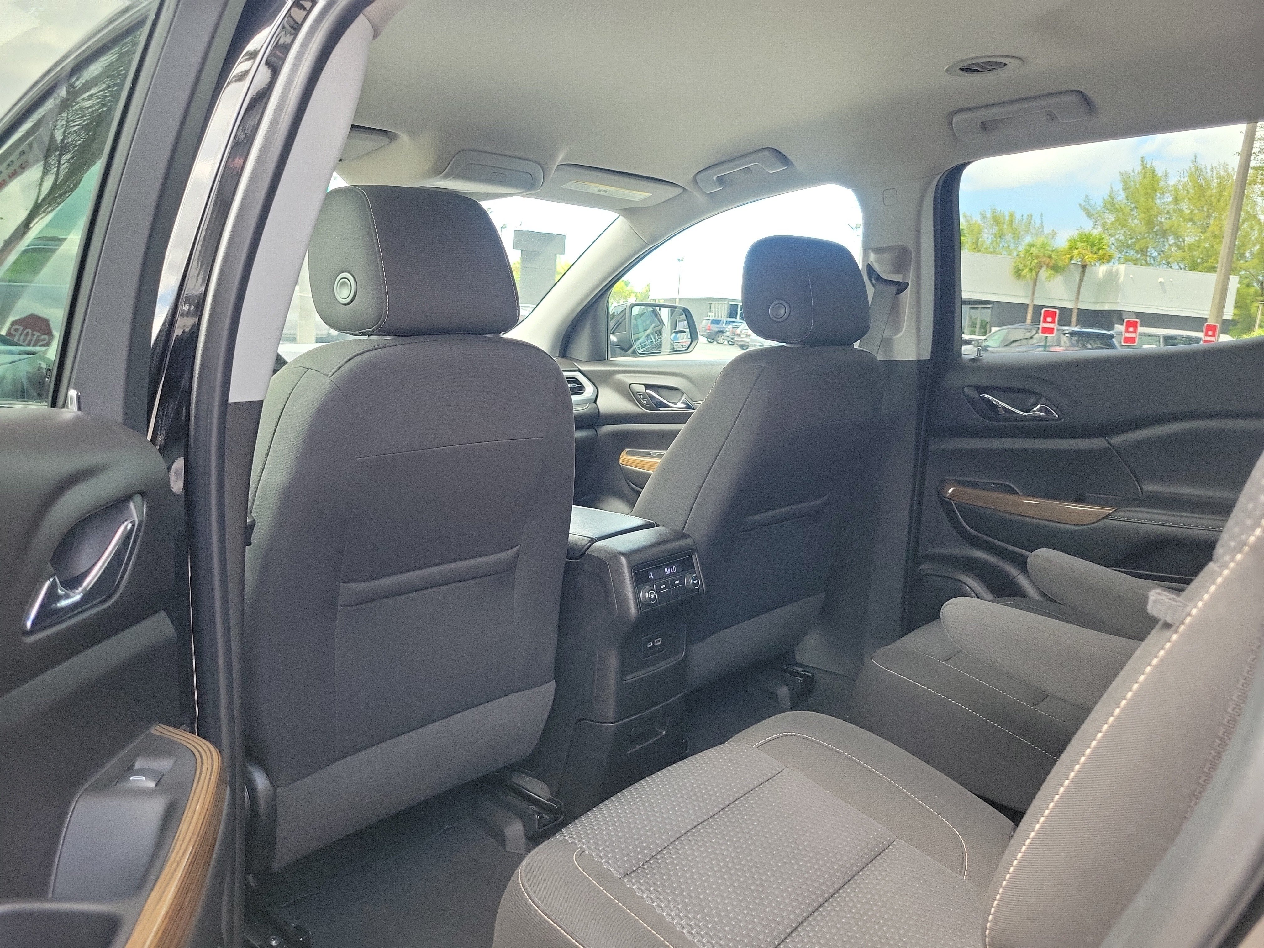 Used 2023 GMC Acadia SLE w/ Elevation Edition FWD image 13