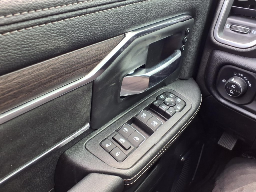 New 2027 RAM 3500 Laramie AWD/4WD image 17