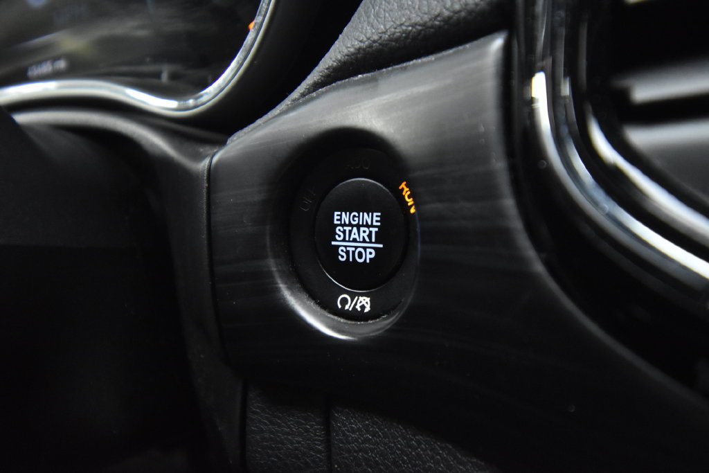 Used 2020 Jeep Grand Cherokee Altitude AWD/4WD image 29