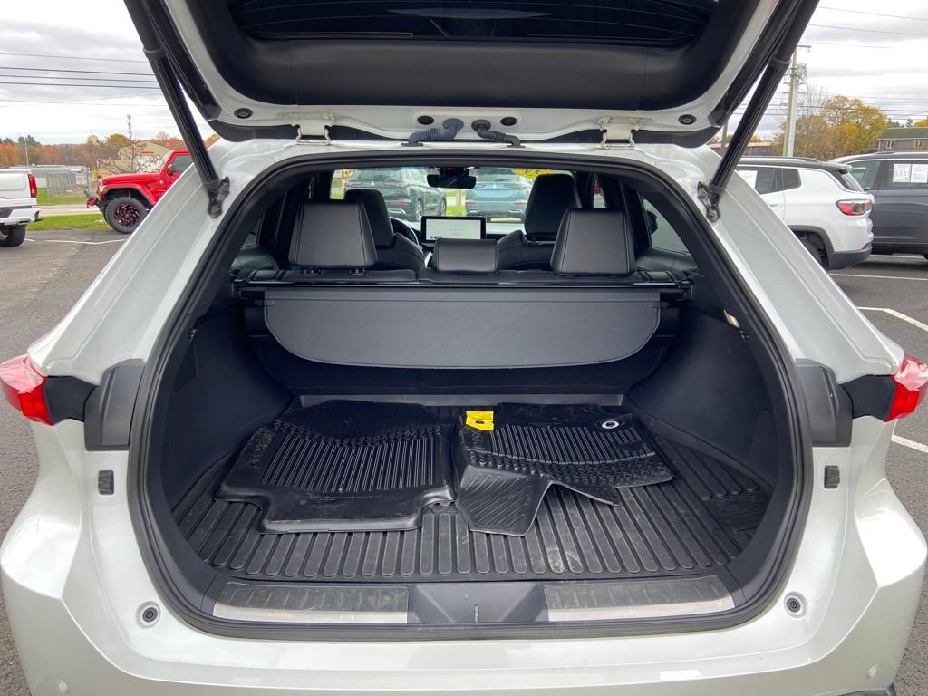 Used 2023 Toyota Venza Nightshade image 17