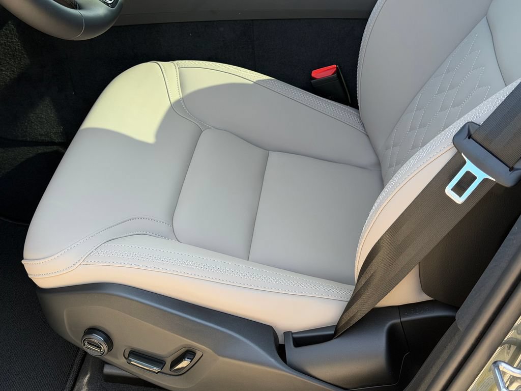 New 2026 Volvo XC60 B5 Core w/ Climate Package AWD/4WD image 16