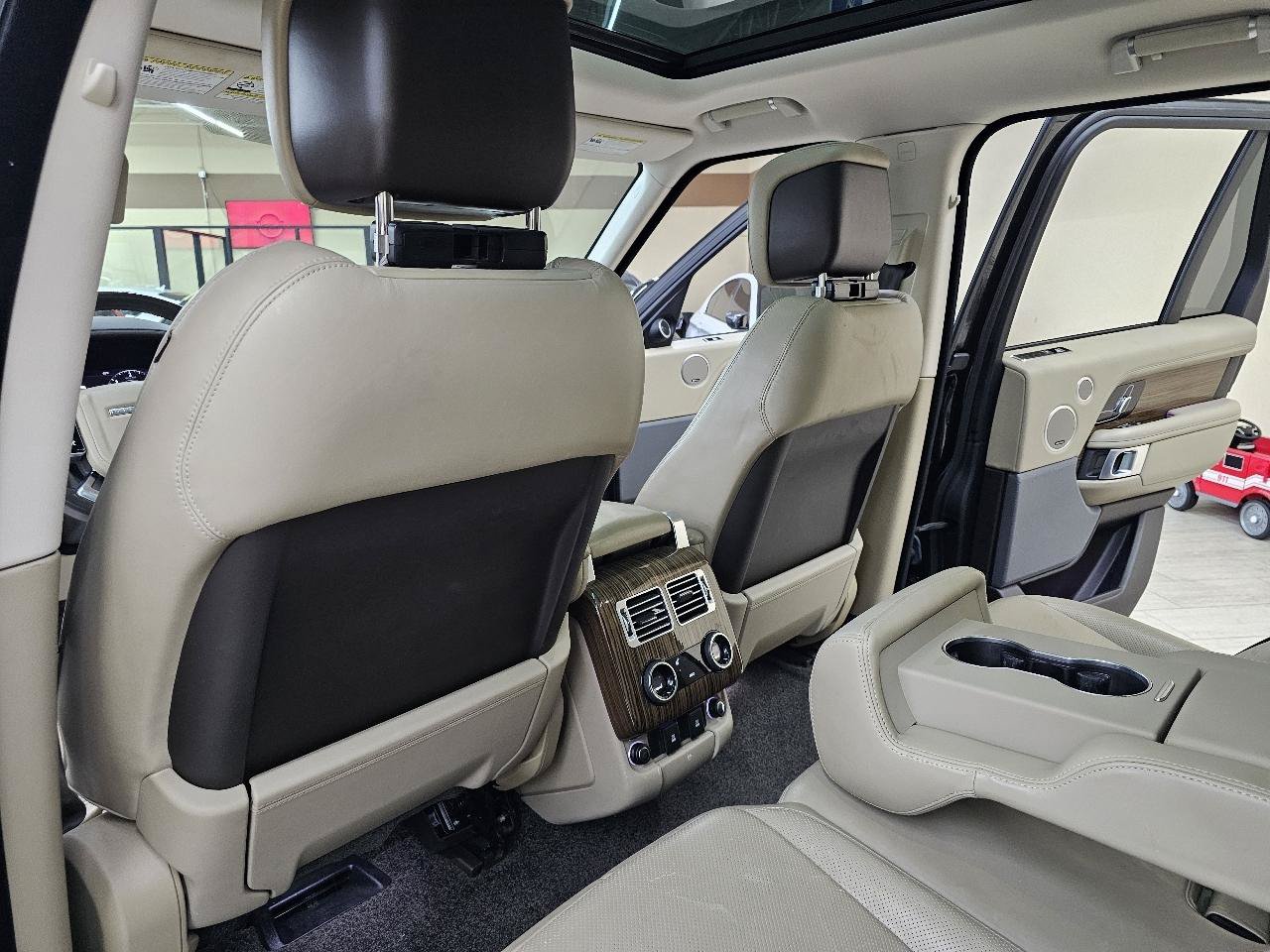 Used 2018 Land Rover Range Rover HSE AWD/4WD image 26
