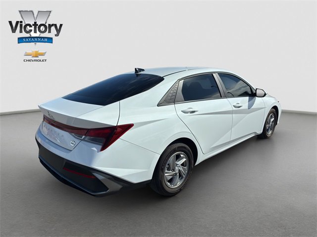 Used 2025 Hyundai Elantra SE w/ Cargo Package image 8