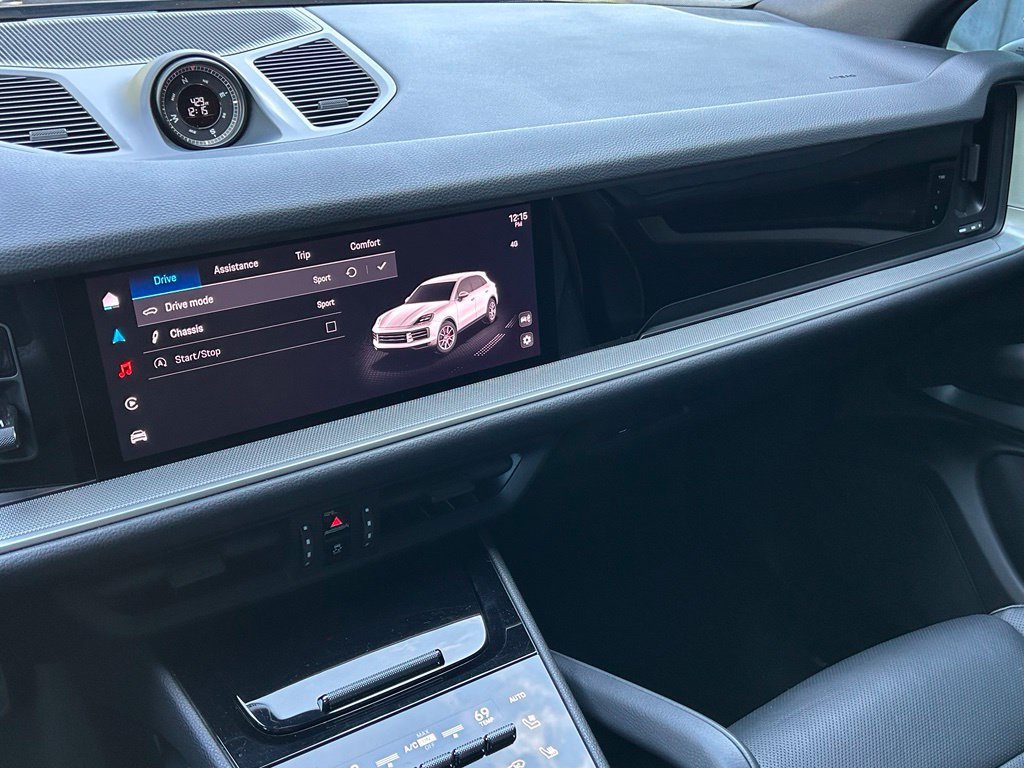 Certified 2025 Porsche Cayenne AWD/4WD image 29