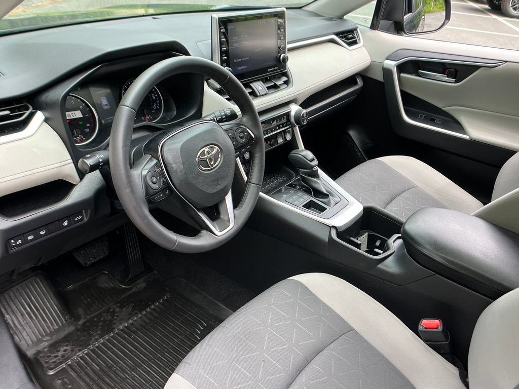 Used 2022 Toyota RAV4 XLE w/ Convenience Package AWD/4WD image 10