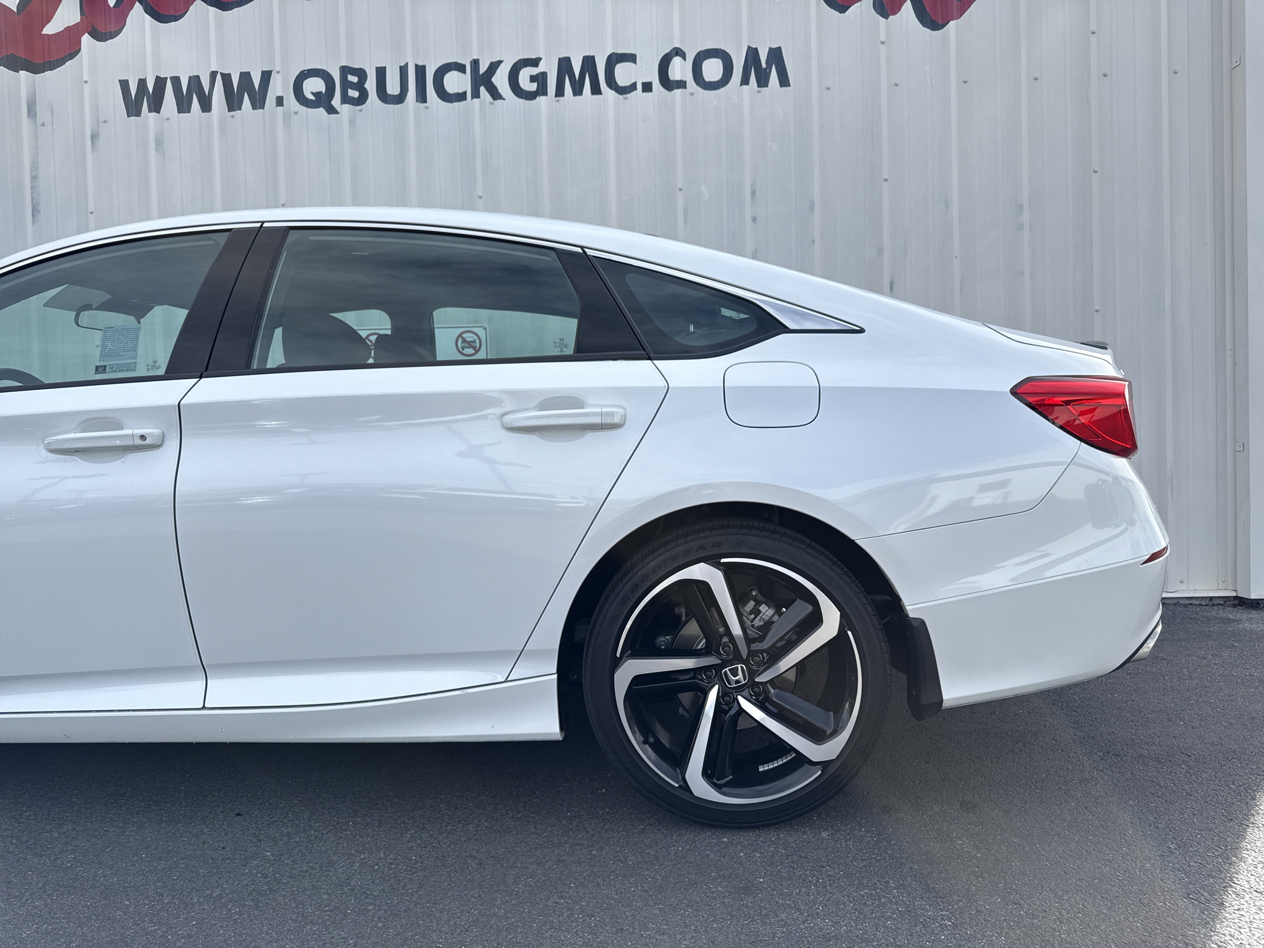 Used 2022 Honda Accord Sport image 2