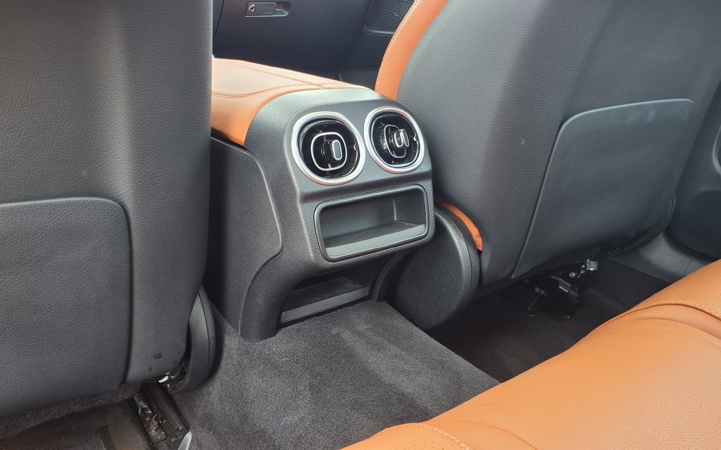 Used 2025 Mercedes-Benz C 300 Sedan image 19