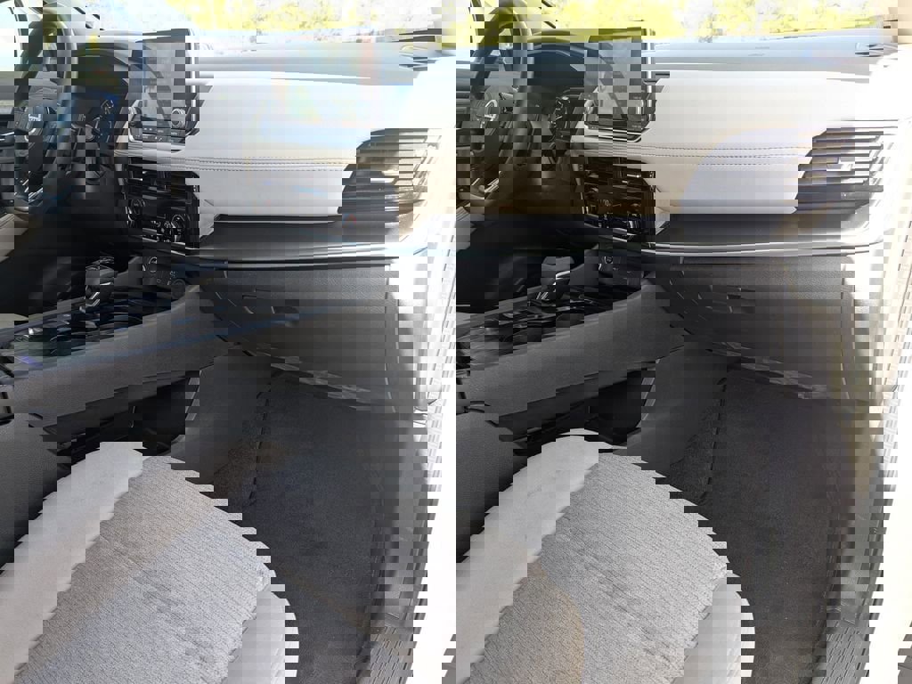 Used 2021 Nissan Rogue SV image 9