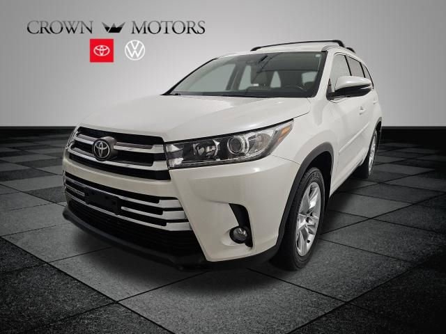 Used 2017 Toyota Highlander Limited image 3