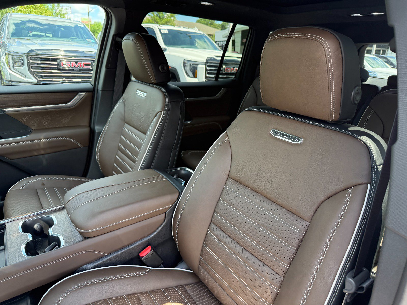 New 2026 GMC Acadia Denali Ultimate w/ LPO, Rugged Package AWD/4WD image 14