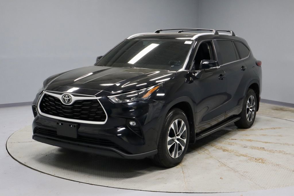 Used 2023 Toyota Highlander XLE AWD/4WD image 7