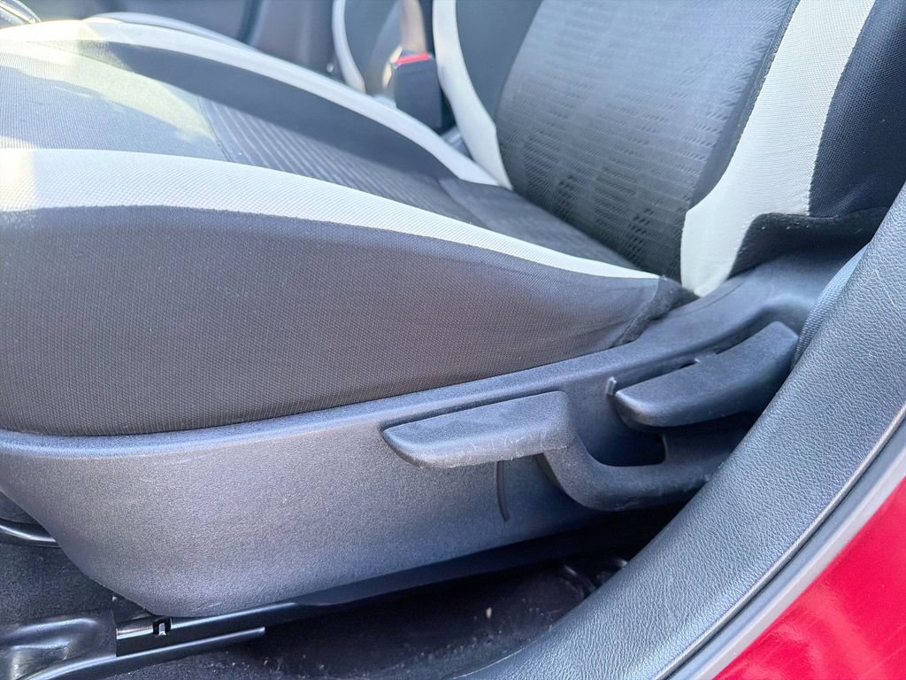 Used 2020 Nissan Versa SV FWD image 14