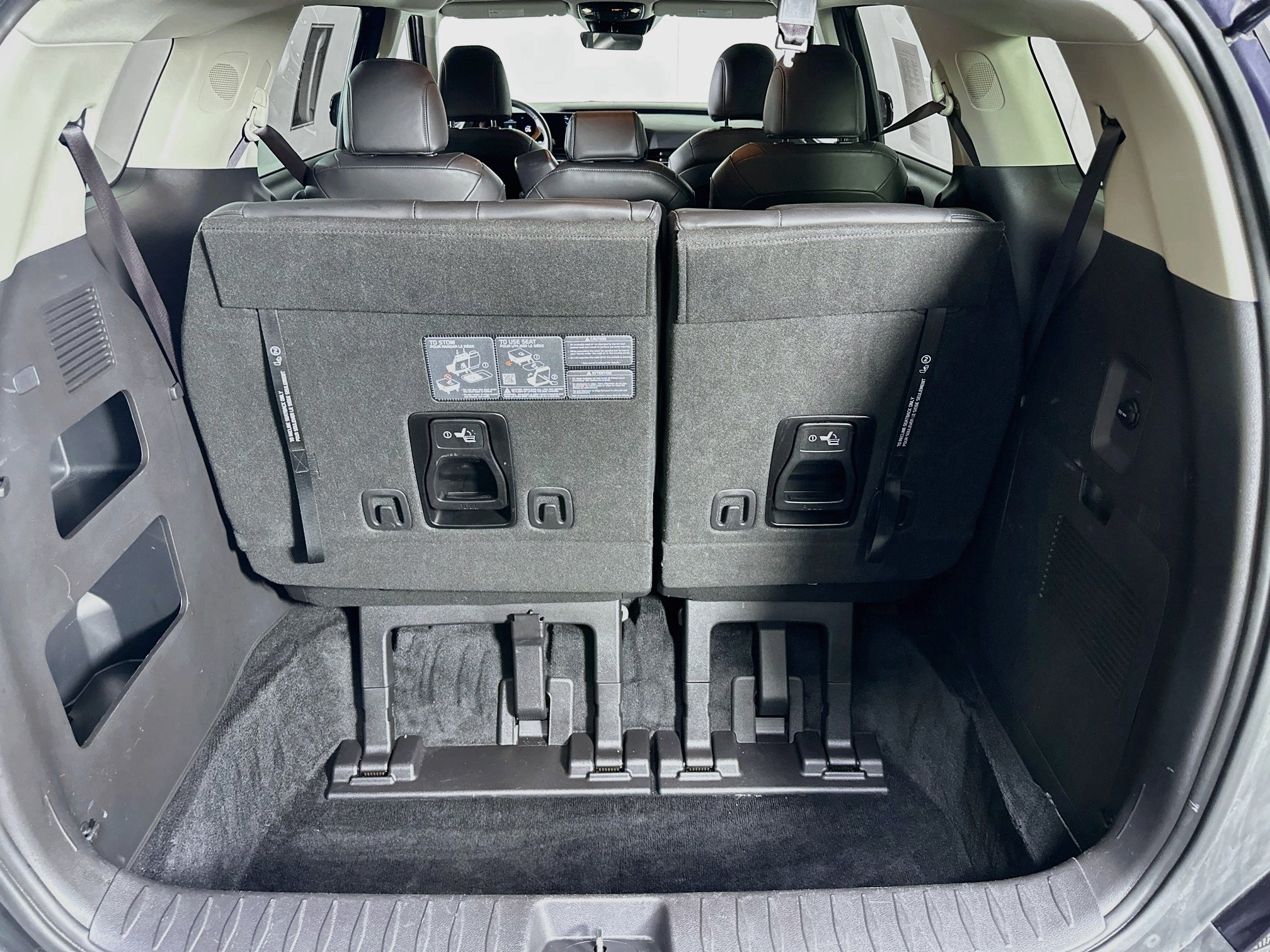 Used 2026 Kia Carnival FWD image 27