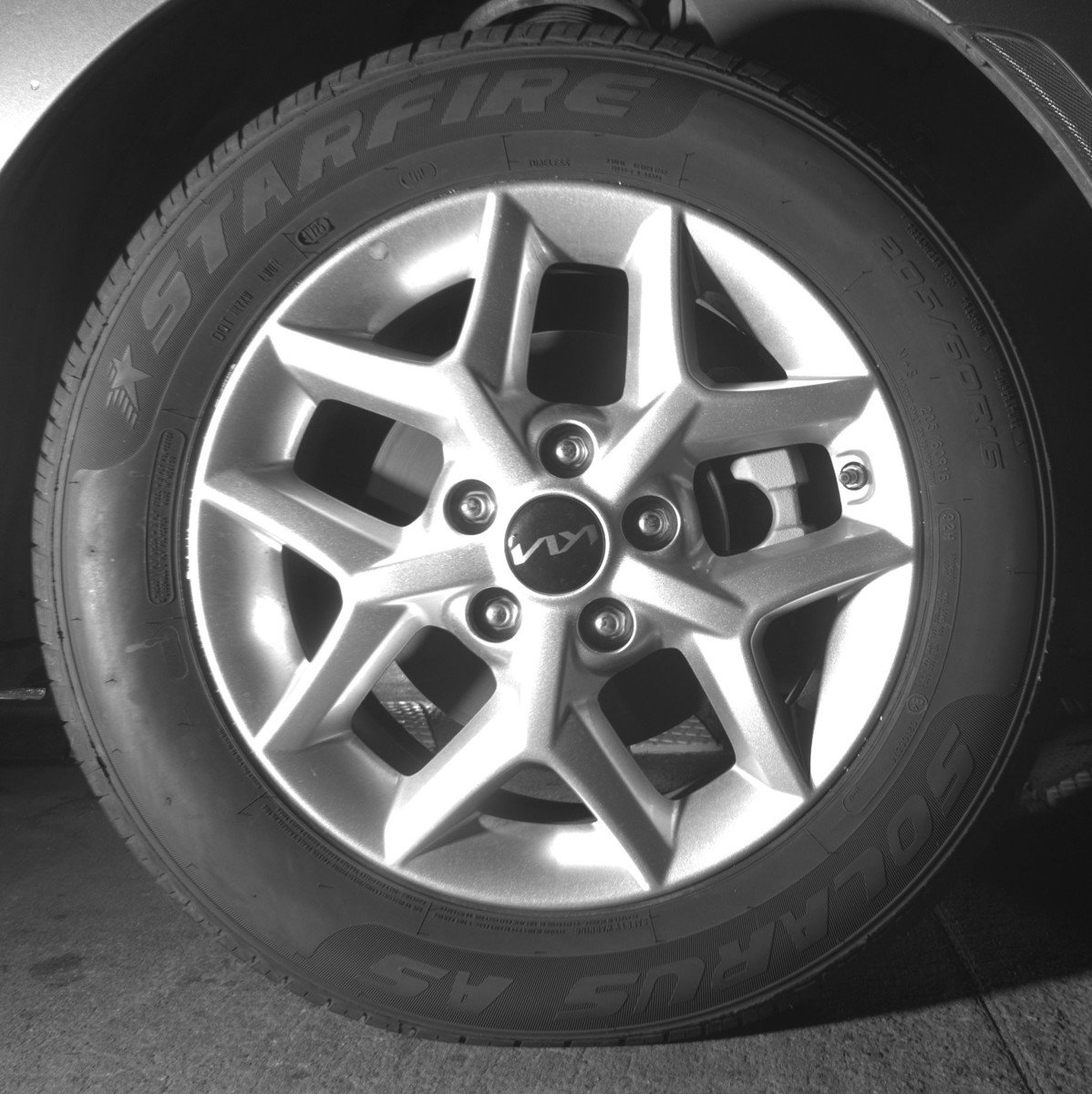 Used 2025 Kia Soul LX w/ LX Technology Package FWD image 13