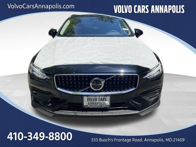 New 2026 Volvo V60 B5 Cross Country Plus w/ Climate Package AWD/4WD image 2