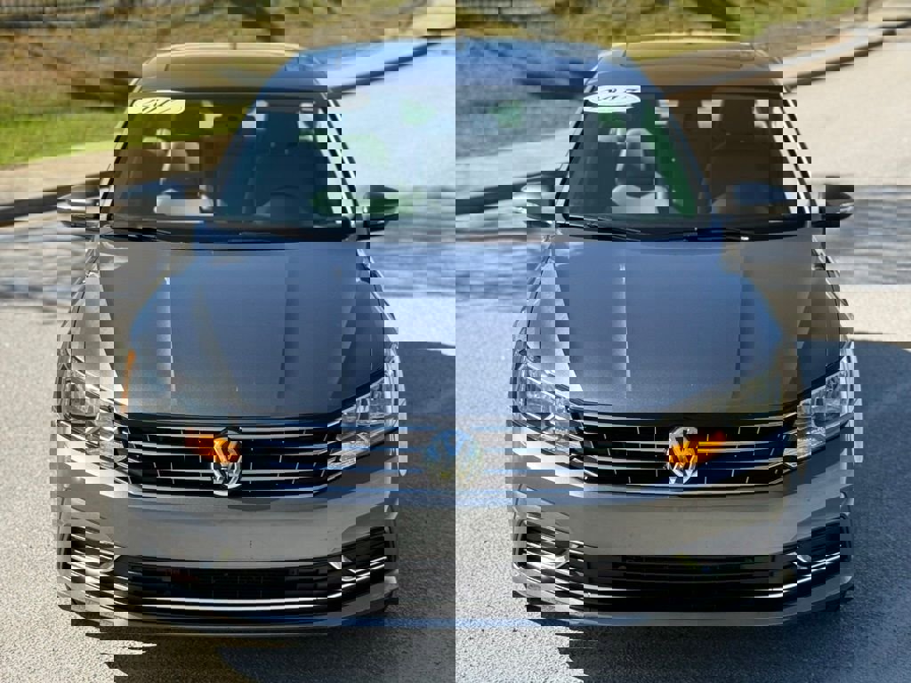 Used 2017 Volkswagen Passat 1.8T SE image 5