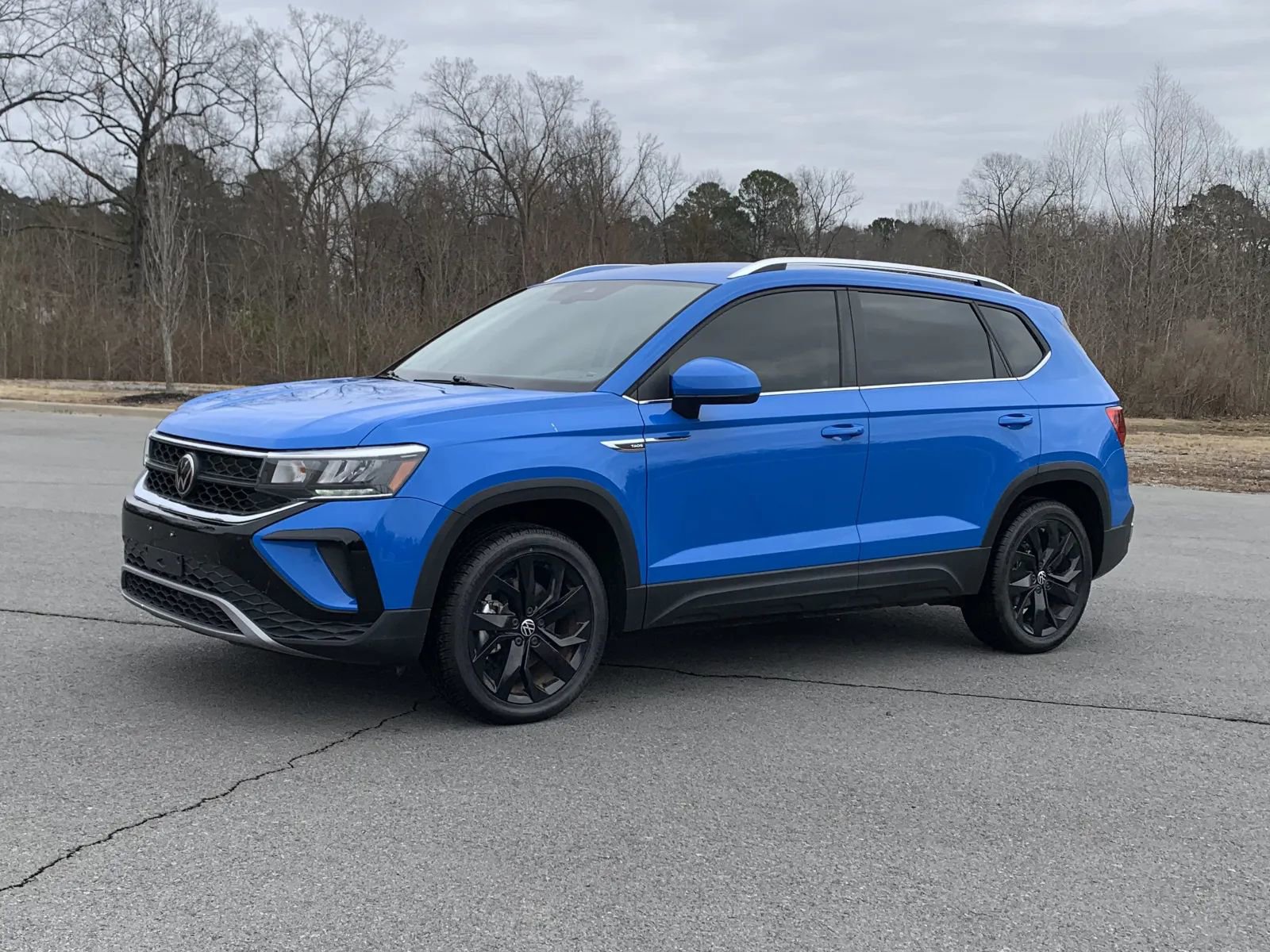 Used 2023 Volkswagen Taos SE w/ Black Wheel Package image 3