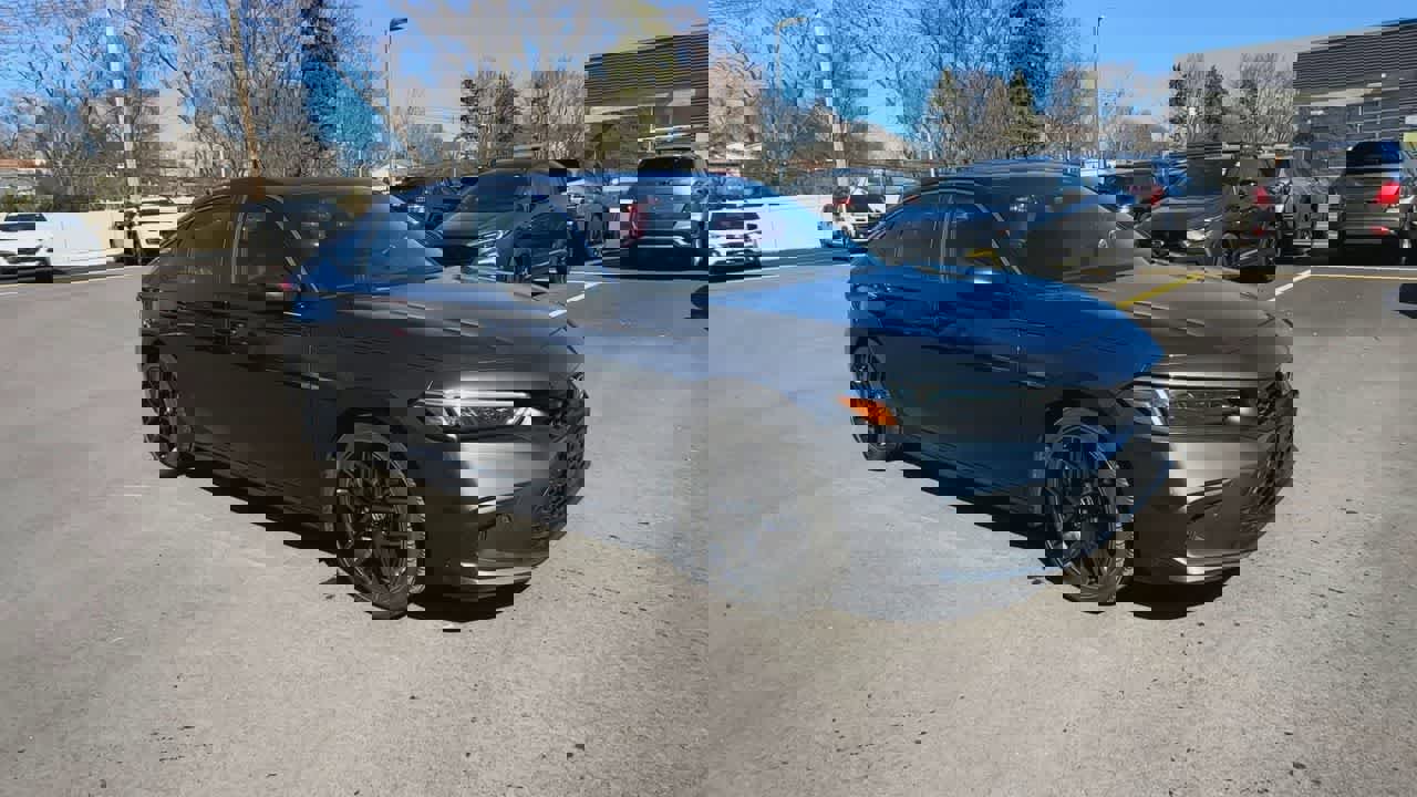 Used 2024 Honda Civic Sport Touring image 2