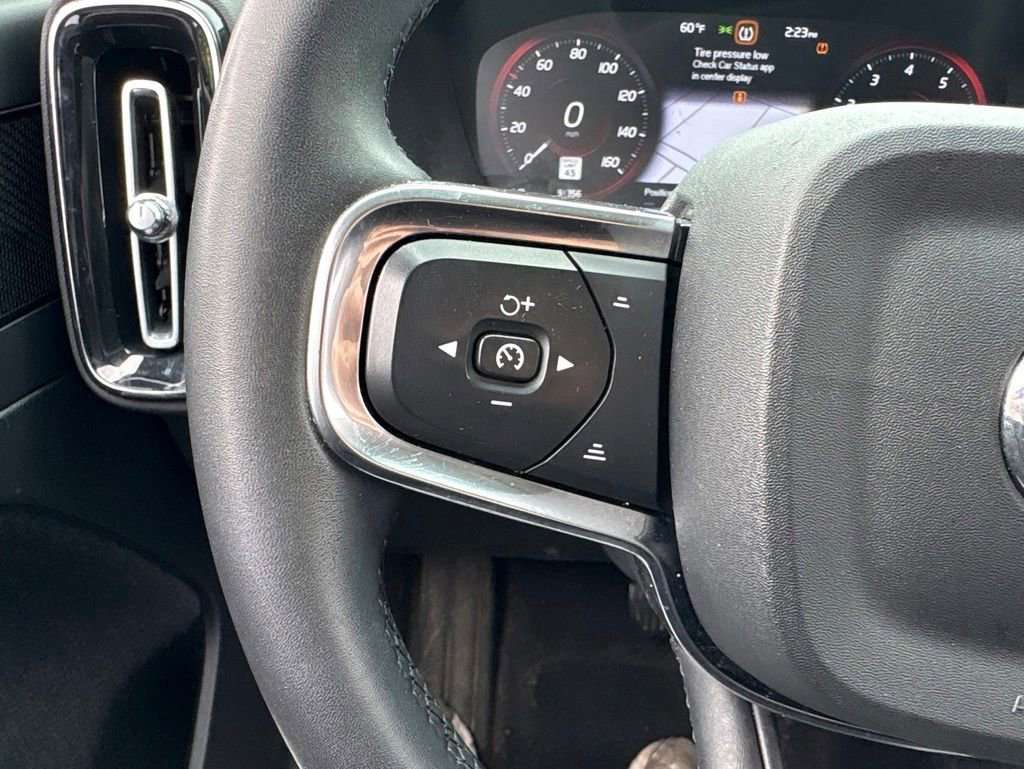 Used 2022 Volvo XC40 T5 Momentum AWD/4WD image 21