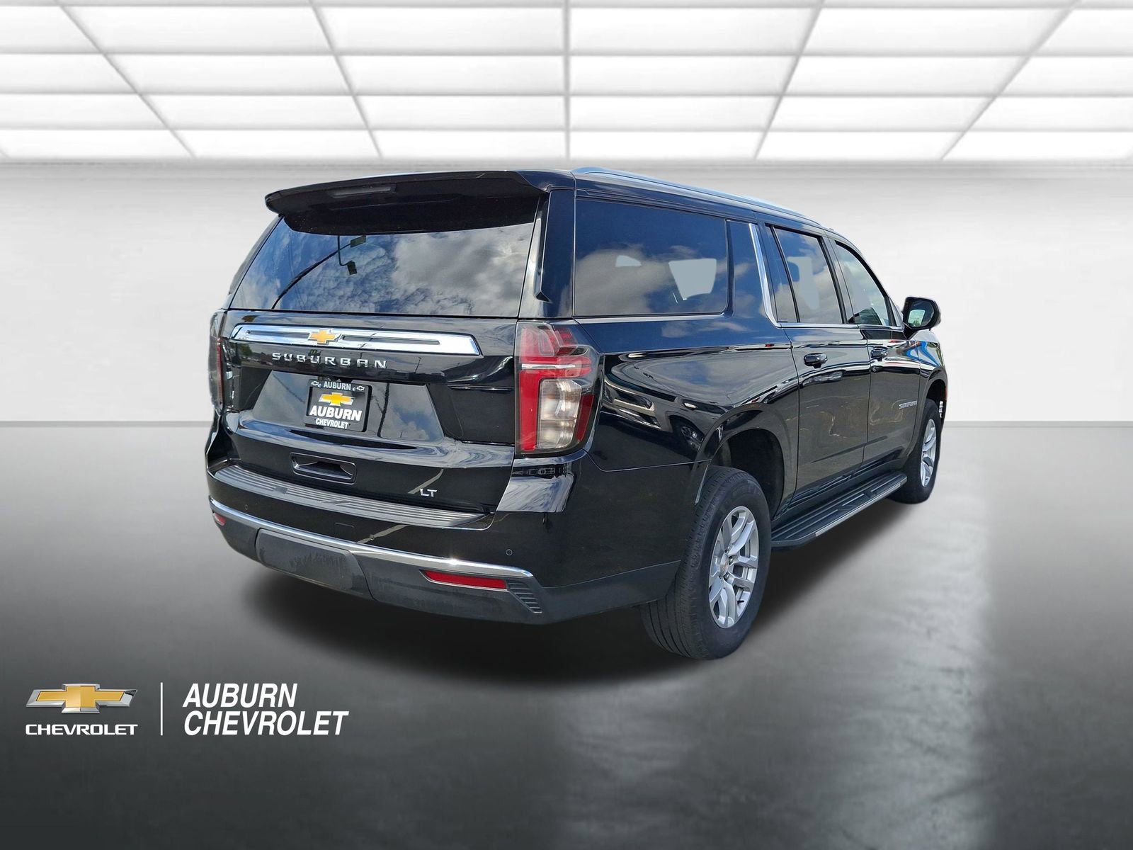 Certified 2024 Chevrolet Suburban LT AWD/4WD image 3