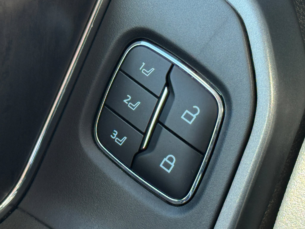 Used 2024 Ford F350 Lariat w/ Chrome Package image 23