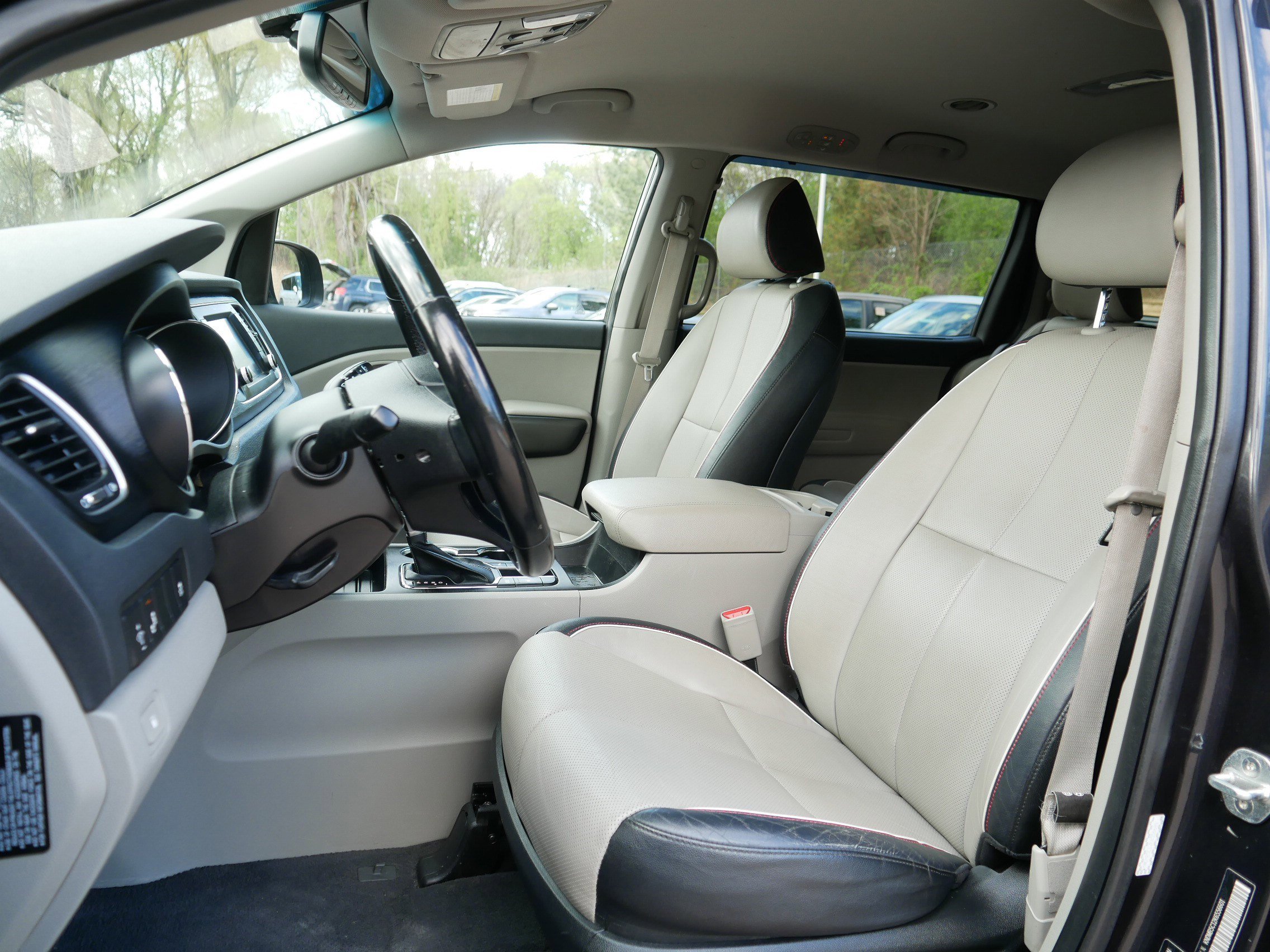 Certified 2019 Kia Sedona EX FWD image 34