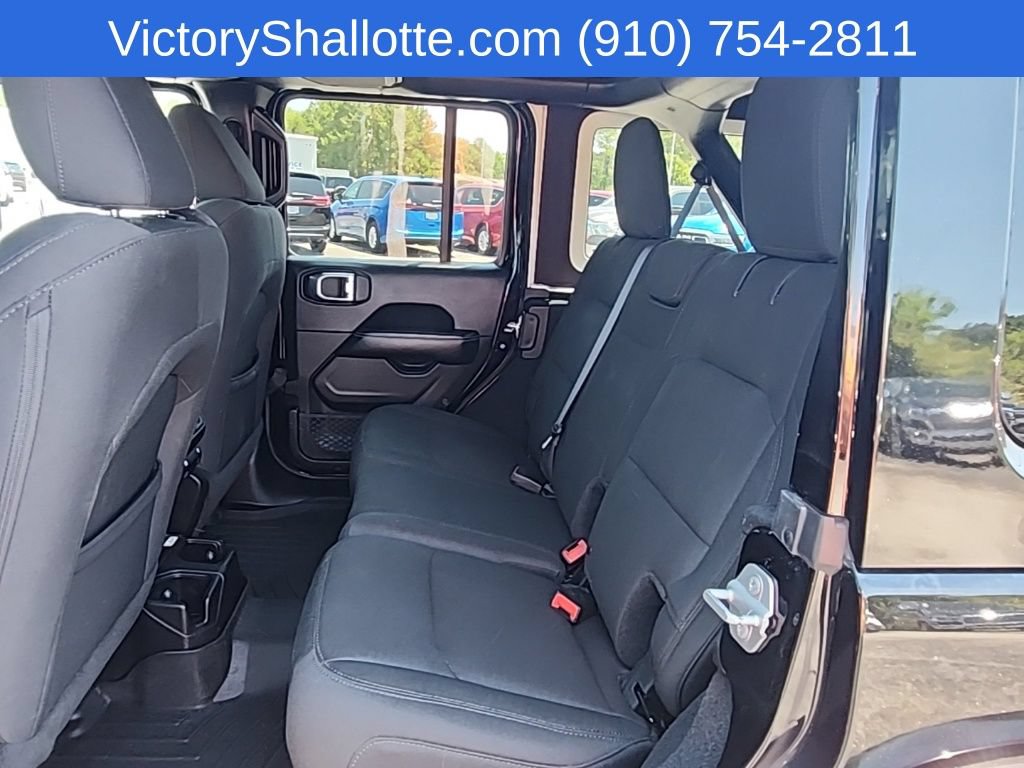 Used 2018 Jeep Wrangler Unlimited Sahara AWD/4WD image 24
