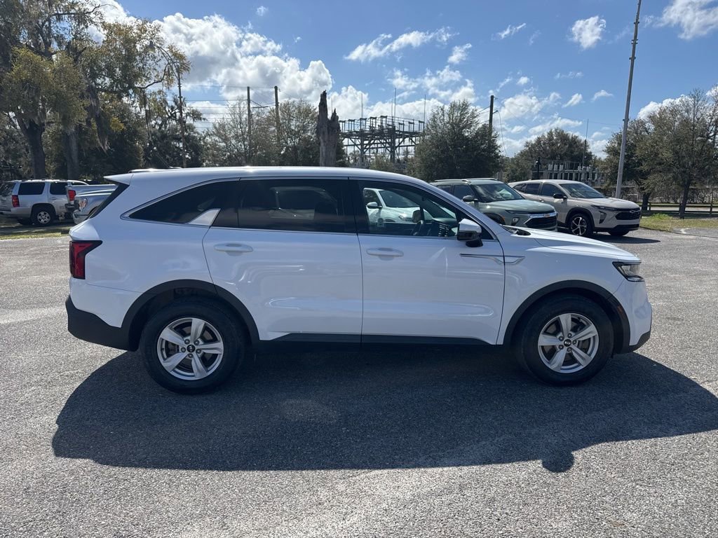 Used 2021 Kia Sorento LX image 3