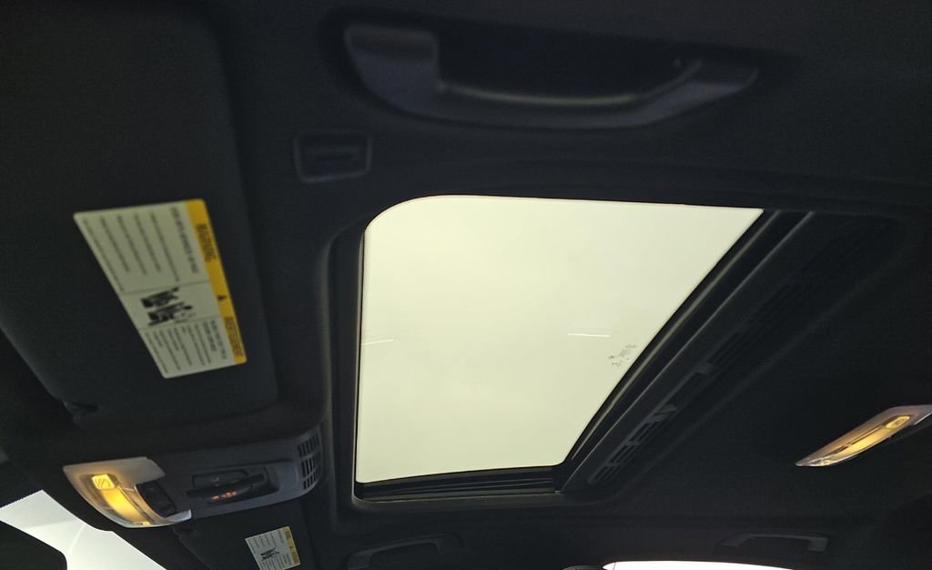 Used 2018 BMW 330i xDrive Sedan w/ Convenience Package image 7