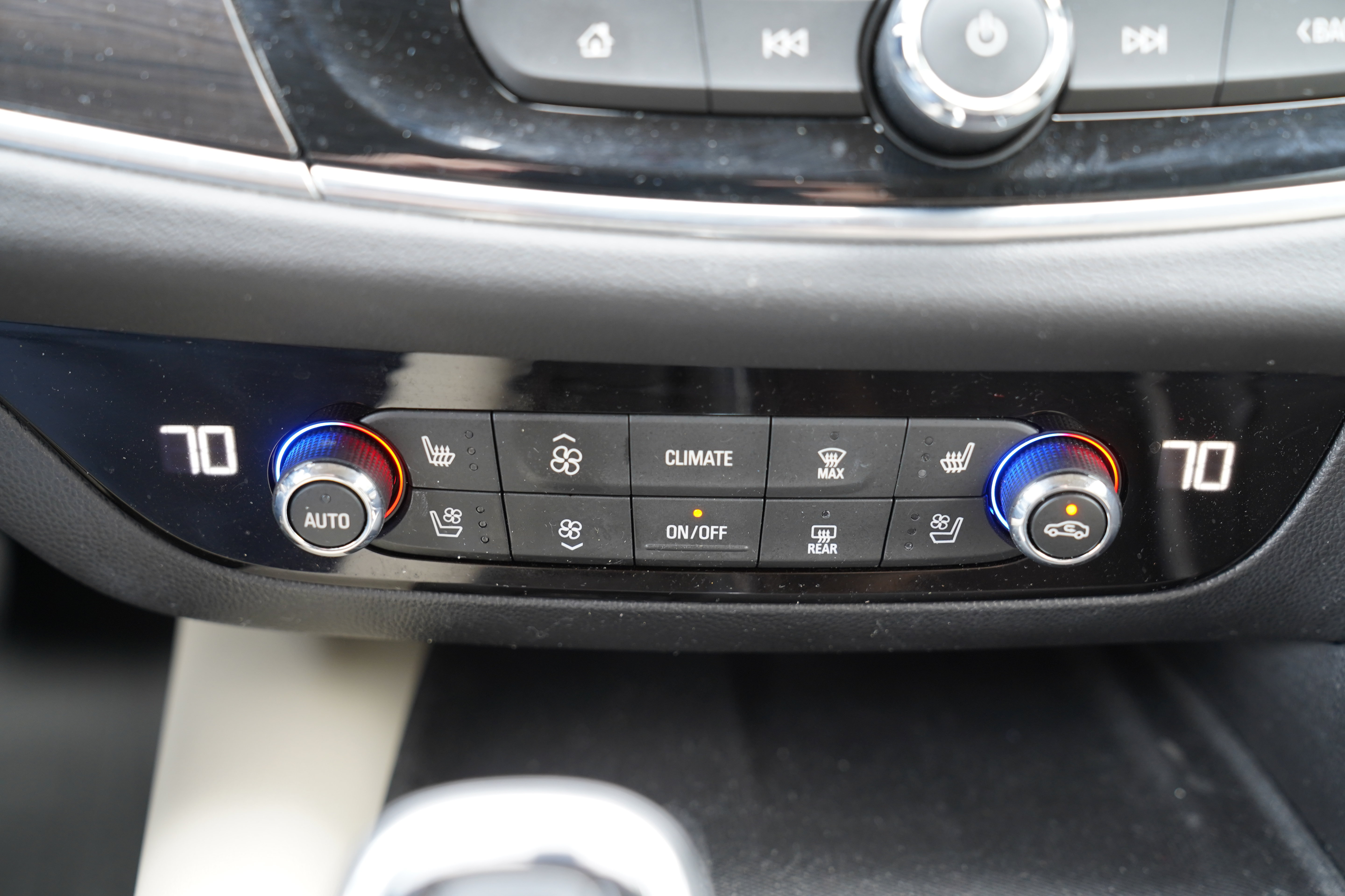Used 2020 Buick Enclave Premium AWD/4WD image 34