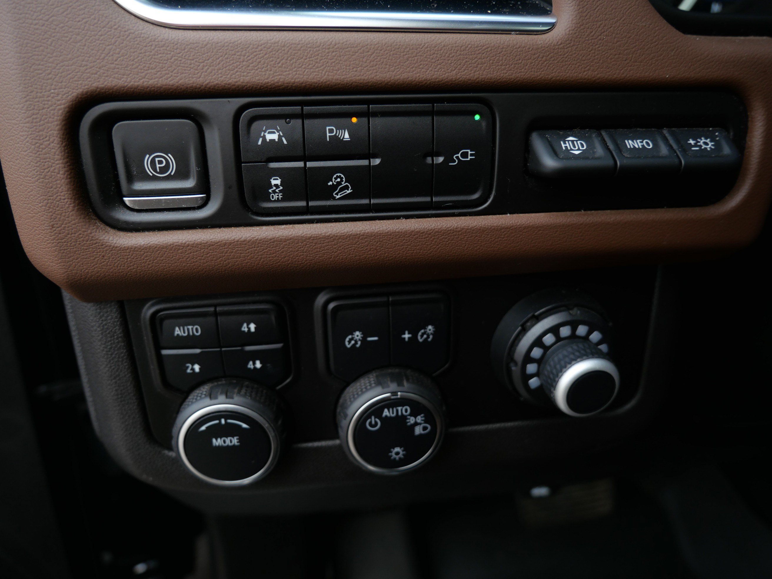 Certified 2021 Chevrolet Suburban High Country AWD/4WD image 24