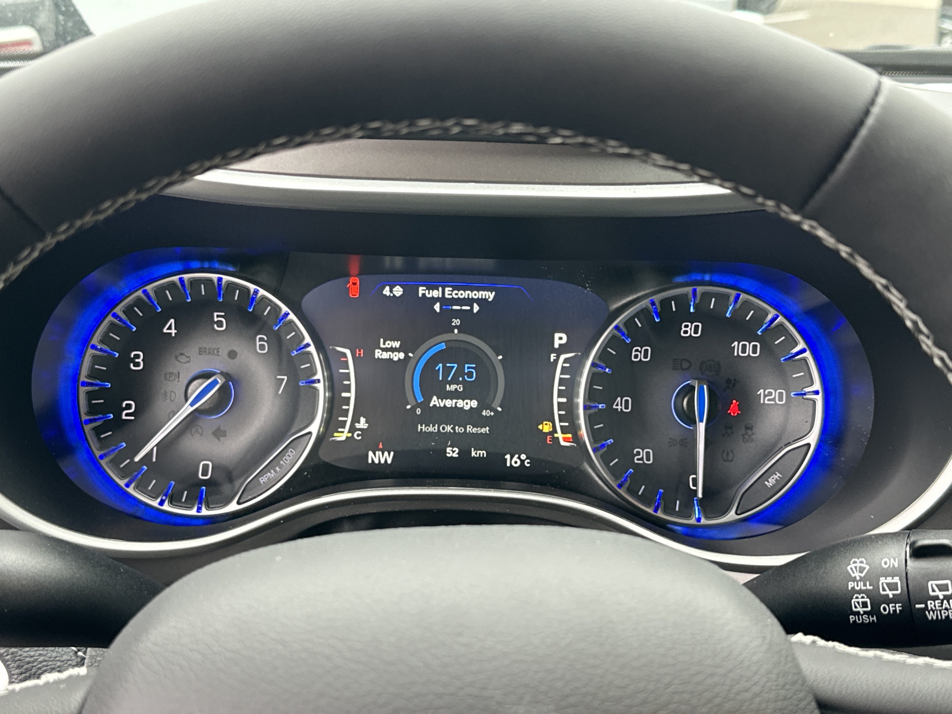 New 2027 Chrysler Pacifica Select AWD/4WD image 10