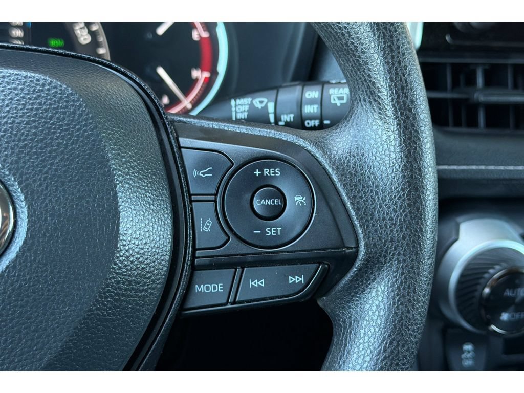 Used 2025 Toyota RAV4 XLE FWD image 27