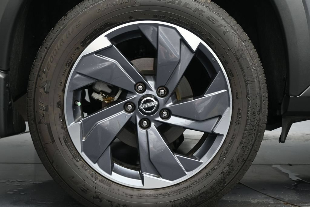 Certified 2026 Nissan Rogue SV FWD image 12