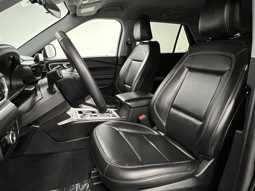 Used 2024 Ford Explorer XLT w/ Equipment Group 202A image 23