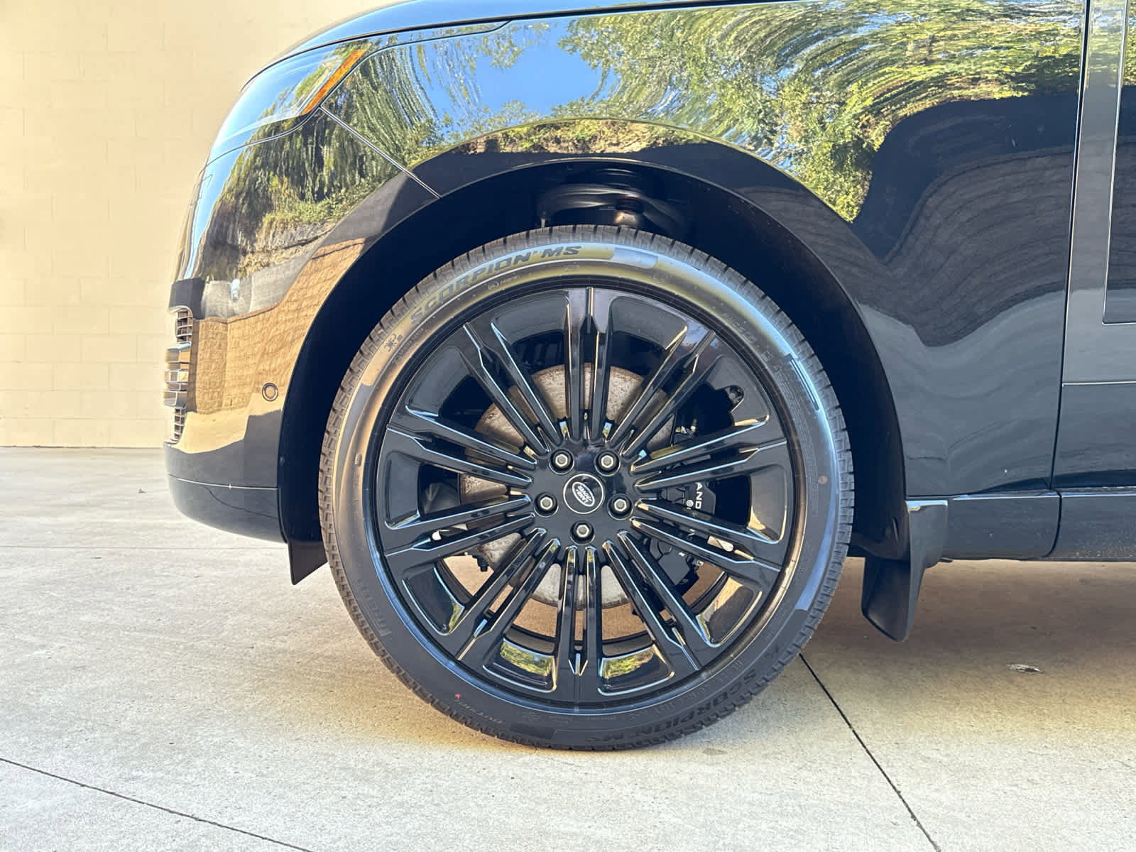 New 2025 Land Rover Range Rover Long Wheelbase SE image 6