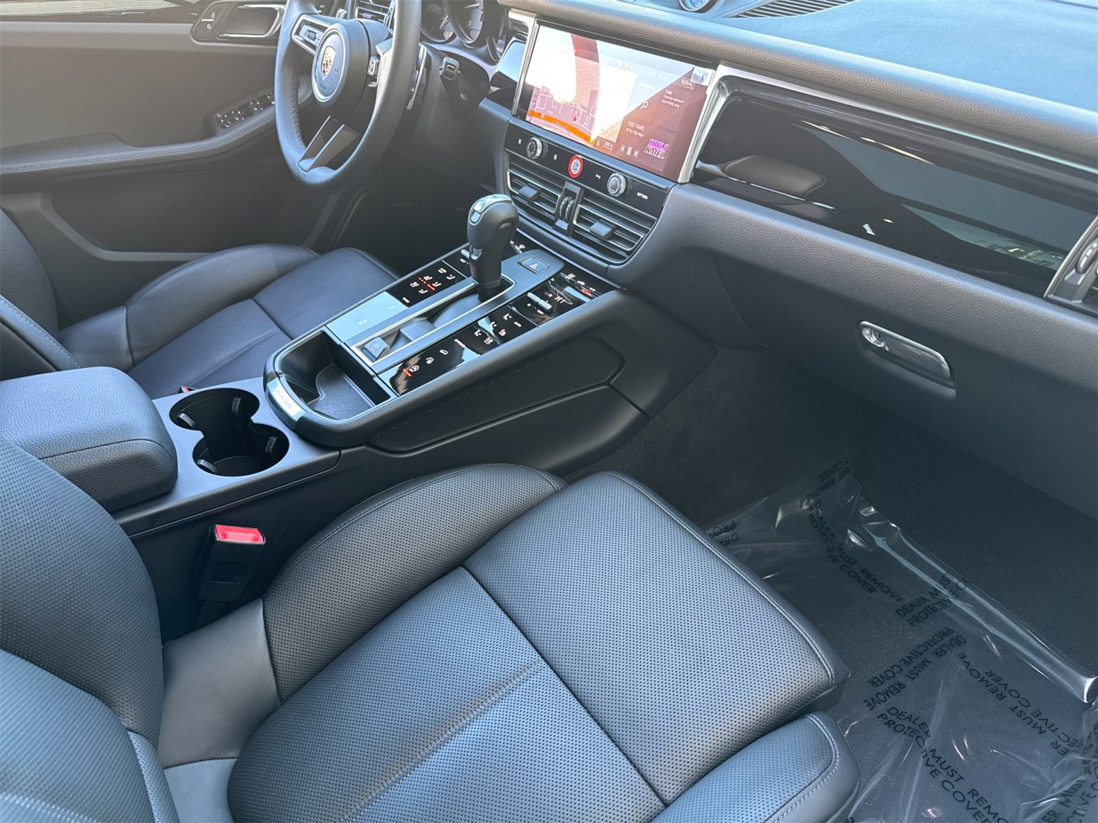 Used 2025 Porsche Macan image 18